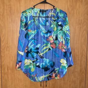 Sarah Michelle Small 3/4 sleeve shirt. Blue with tropical flower print.